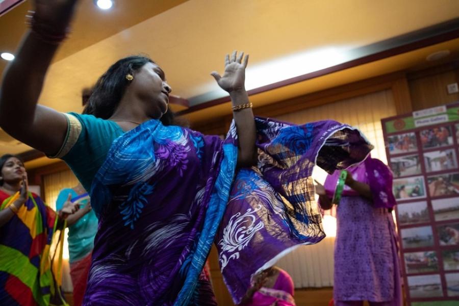 Silikon büstü jinsiy aloqa porno video